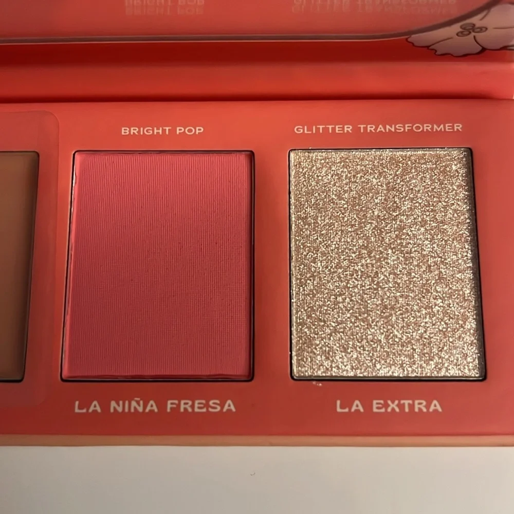 New in Box Alamar Cosmetics Cheek Palette Blush Viva Las Cheekas Fair/Light